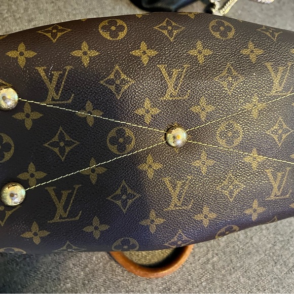 Louis Vuitton Monogram Tivoli PM Bag - Picture 4 of 11